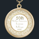 Colar Banhado A Ouro Dourada Elegância Floral 50º Aniversário de Casame<br><div class="desc">Ouro lindo e colar branco de aniversário de casamento 50 anos com um colar floral detalhado de ouro sobre a fronteira branca e centro branco com sotaque de círculo dourado. Personalize os nomes e o texto da data com suas informações. Convites de aniversário, ornamento e muito mais na minha loja....</div>