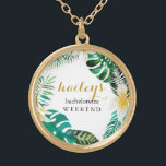 Colar Banhado A Ouro Fim de Semana de Bachelorette Tropical Wreath com<br><div class="desc">Uma coroa de folhas tropicais de palma no final de semana moderna com a noiva para ser o nome na tipografia de bonito escrita a cores douradas.</div>