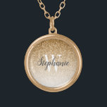 Colar Banhado A Ouro Monograma de Literatura do Ombre Dourado Moderno<br><div class="desc">Este colar chic apresenta um fundo brilhante de ombre dourado. Personalize-o com a sua fonte inicial em branco serif e o seu nome no script de pincel em estilo de escrita manual da cinza escura.</div>