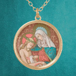 Colar Banhado A Ouro Pieta (SAU 23)<br><div class="desc">Entre O Descendente da Cruz e o Entombamento, o Cristo foi lamentado... especialmente pela sua mãe. O termo Pieta, derivado da palavra italiana "pena", é dado ao terceiro — e último — tipo de representação da BVM em luto. Numa Pieta, Mary berra o corpo de Jesus no colo, assim como...</div>