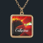 Colar Banhado A Ouro Red gebera daisy foto personalizada name script mo<br><div class="desc">Uma foto de perto de uma margarida amarela e laranja-vermelha vibrante vai lembrá-lo de um dia quente e de verão. Relaxe e experimente a alegria desta fotografia sempre que você veste esta maravilhosa, linda fotografia personalizada charm colace. Esse colar vem em pequenos, médios e grandes tamanhos, assim como formas quadradas...</div>