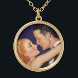 Colar Banhado A Ouro Vintage Love and Romance, Filmes Retro Hollywood<br><div class="desc">Vintage ilustration love and romance design apresentando um homem bonito e uma bela mulher prestes a beijar. Lembrança dos velhos atores e atrizes de Hollywood nos filmes.</div>