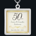 Colar Banhado A Prata 50th Pendente comemorativo elegante do aniversário<br><div class="desc">50th Colar da lembrança do aniversário -- Pendente elegante do aniversário de casamento do ouro 50th com roteiro formal e design antigo enrolado -- Personalize os nomes e a data para sua celebração feliz. Aperfeiçoe o presente para sua esposa, mãe, avó para comemorar junto 50 anos dourados. Cartões, convites, porte...</div>
