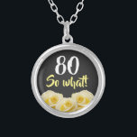 Colar Banhado A Prata 80 então que 80 Floral de Rosa Amarelo Engraçado A<br><div class="desc">80,  então,  que 80 Floral de Noivado da Funny Yellow Rose Noord Colar. Lindas rosas amarelas. Engraçado e inspirador cita 80 e assim por diante - excelente para uma pessoa com senso de humor. O texto é em cores branca e amarela. Adicione a sua idade.</div>