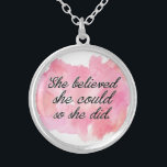 Colar Banhado A Prata Acreditou que poderia assim que fez - rosa da<br><div class="desc">Citações inspiradores para ela. Nós podemos até que nós acreditemos que nós podemos! Esta colar bonita pode ser um lembrete bonito a nos assim como a um presente significativo para nossa filha ou um amigo. Menina ideal grande e do brilho! ** Estes trabalhos de arte em um outro presente do...</div>