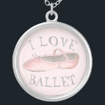 Colar Banhado A Prata Adoro Balé Ballerina Pink Slipper Dance Professora<br><div class="desc">Apresenta uma ilustração original de um calçado de dança de balé rosa. Excelente para seu dançarino ou professor de dança favorito! Não vê o que está procurando? Precisa de ajuda para a personalização? Clique em "rebeccaheartsny" (canto superior direito) e em "contate este designer" para criar algo apenas para você!</div>