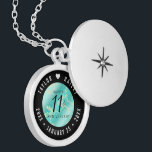 Colar Banhado A Prata Aniversário de Casamento da 11 Turquesa Elegante<br><div class="desc">Celebre o aniversário do casamento de 11 em estilo com este medalhão comemorativo! As letras esbeltas a preto e branco sobre um mármore amarelo e fundo azul esverdeado acrescentam um toque memorável para esta ocasião especial e marco. Personalize com os nomes de casais felizes e adicione uma data para seu...</div>