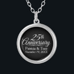 Colar Banhado A Prata Aniversário de Casamento de 25 Personalizado<br><div class="desc">Se precisar de um ano diferente - além de 25,  por favor,  entre em contato comigo. Preto e branco tradicionais - presente perfeito para pais ou avós. Uma manutenção que você pode personalizar.</div>