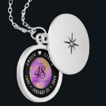 Colar Banhado A Prata Aniversário de Casamento de Ametist 48º Elegante<br><div class="desc">Celebrar o 48º aniversário de casamento com este armário elegante! As letras esbeltas, a preto e branco, com um confete hexagonal de poeira dourada sobre fundo roxo ametista, acrescentam um toque memorável para esta ocasião especial e marco extraordinário. Personalize com os nomes de casais felizes e adicione datas para seu...</div>