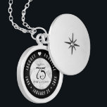 Colar Banhado A Prata Aniversário de Casamento de Diamante Elegante 75<br><div class="desc">Celebrar o 75º aniversário de casamento de diamante em estilo com este cesto comemorativo! A elegante inscrição a preto e branco com um confete de diamante estilizado sobre fundo branco adiciona um toque memorável para esta ocasião especial e marco extraordinário. Personalize com os nomes dos casais e as datas do...</div>