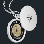 Colar Banhado A Prata Aniversário de Casamento de Papel da Elegante 1rua<br><div class="desc">Comemore o aniversário de casamento de 1rua com este armário elegante! As letras esbeltas a preto e branco com o confete hexagonal em um fundo de papel antigo adicionam um toque memorável para esta ocasião especial e marco. Personalize com os nomes de casais felizes e as datas de seu aniversário...</div>