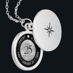 Colar Banhado A Prata Aniversário de Casamento do 25 Silver Elegante<br><div class="desc">Comemore o aniversário do casamento de 25 com este armário elegante! Serif preta elegante e sans serif lettering com confete hexagonal em um fundo gradiente prateado adicionam um toque memorável para esta ocasião especial e marco extraordinário. Personalize com os nomes dos casais felizes e as datas de seu aniversário de...</div>