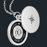 Colar Banhado A Prata Aniversário de Casamento do Elegante 60º Diamond<br><div class="desc">Celebrar o 60º aniversário de casamento em estilo com este cesto comemorativo! A elegante inscrição a preto e branco com um confete de diamante estilizado sobre fundo branco adiciona um toque memorável para esta ocasião especial e marco extraordinário. Personalize com os nomes de casais felizes e adicione datas para seu...</div>