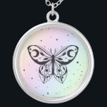 Colar Banhado A Prata *~* Borboleta Mágica Boho Magnético<br><div class="desc">* Estrelas Esotericas Celestiais Esotéricas Melhoradas de Energia Cosmos Cósmicos BOHO MODERN MYSTIC STIC MYSTIC MYSTIC MBUTTERFLY com Lua em suas asas... ou. A MOTH num colar redondo de prata de prata macio do Rainbow Pastel. Aumento da energia ROUND de Silver Plated Metafísico Espiritual Novo Colar de Idade. JOIAS COM...</div>