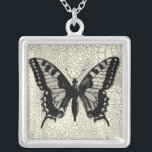 Colar Banhado A Prata Borboleta Preta e Branca em Fundo Crachado<br><div class="desc">Uma simples borboleta preta e branca é o foco desta impressão pelo Vision Studio. O inseto de dois tons e o fundo rachado dão uma sensação rústica à peça. Peça sua cópia hoje!</div>