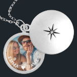 Colar Banhado A Prata Casais de Foto do Coração de Amor Coração de Bonit<br><div class="desc">O Colar de Casais Personalizados de Nomes de Coração de Amor Bonito apresenta sua foto favorita com um coração de amor e personalizado com seus nomes em um roteiro branco moderno. Personalize editando o texto na caixa de texto fornecida e adicionando sua própria imagem. Presentes perfeitos para casais, namorada, esposa,...</div>