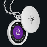 Colar Banhado A Prata Celebração do Aniversário do Casamento da Seda da<br><div class="desc">Comemore o aniversário do casamento de 12 com este armário elegante! Serif branca elegante e sans serif que se alojam num fundo luxuoso de seda roxa acrescentam um toque memorável para esta ocasião especial e marco. Personalize com os nomes dos casais felizes e as datas para o aniversário da seda....</div>