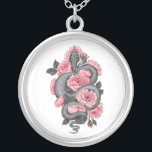 Colar Banhado A Prata Cobra e rosas de pêssego<br><div class="desc">Ilustração desenhada à mão de um cobra e rosas</div>