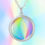 Colar Banhado A Prata Corantes de arco-íris pastel iridescentes modernos<br><div class="desc">Este bonito colar apresenta uma design iridescente e moderna em cores pastel do arco-íris. Parece que as luzes do norte. Colorida e mágica. Perfeito para ela,  adolescente,  garota e um belo presente! Projetado por Marions Trabalho de arte.</div>