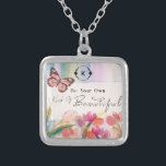 Colar Banhado A Prata Cotações quentes e de Borboletas,Monograma Persona<br><div class="desc">Este design quente e rico apresenta um pano de fundo texturizado de papel com um campo de tulipas pintado e uma borboleta. A citação "Seja seu próprio tipo de beleza" é escrita com um roteiro de caligrafia elegante. Um fundo de poço deixa o seu próprio monograma personalizado. Faz um presente...</div>