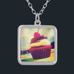 Colar Banhado A Prata Cupcake Colorido com Cereja no Topo<br><div class="desc">Uma foto brilhante de um cupcake delicioso. Esta imagem tem nuvens brancas fluffy montanhas amd no fundo. O cupcake brilhante está contido num invólucro vermelho rosa brilhante e roxo. O cupcake em si é uma combinação de bolo de baunilha e cobertura de chocolate com uma cereja suculenta em cima com...</div>