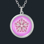 Colar Banhado A Prata Curandeiro cor-de-rosa de incandescência forte<br><div class="desc">a colar de prata redonda pequena bonito dos *This com mão delicada uma mandala de incandescência tirada da estrela no centro de um fundo forte do rosa do chakra do coração apenas pôde capturar seu coração. .chakra.:) A mandala da estrela é muito intrincada e cativar que deve pode inspirar meditation.*...</div>