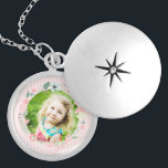 Colar Banhado A Prata Delicar Frame Floral Personalizado de Fotografias<br><div class="desc">Design de coroa floral delicada e doce.</div>