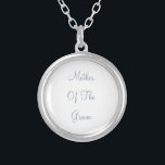 Colar Banhado A Prata Dusty Blue Mãe Do Favor De Presente De Casamento D<br><div class="desc">Projetado com texto personalizado "Mãe do noivo" em azul poeirento popular,  este é dom perfeito,  simples e elegante ou favor do partido para a mãe do noivo. Você pode alterar o texto ou a cor de um evento ou receptáculo diferente conforme desejar!</div>