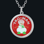 Colar Banhado A Prata Engraçado "Do Snowman Christmas Pun"<br><div class="desc">Este engraçado boneco de neve de Natal tem um afro feito de bolas de neve. É por isso que ele se chama "Homem-Frente". É um design de desenho humorístico para as férias. Disponível em mais itens em nossa loja.</div>