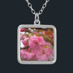 Colar Banhado A Prata Flores de Flor de Cereja Rosa Quente<br><div class="desc">Flores do Flor de Cereja Quente Rosa Foto de Sandy Closs tirada no lago de Arrohead Pink,  flor,  flores,  floral,  primavera,  cereja,  cereja,  jardim,  casamento,  casamentos, </div>