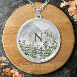 Colar Banhado A Prata Floresta Monograma e Natureza das Montanhas<br><div class="desc">Celebrar a beleza da nossa Floresta e do Colar de Aquarela da Natureza das Montanhas. Ele captura a atração da floresta e das montanhas em um estilo aquarela.</div>