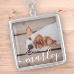 Colar Banhado A Prata Foto de Pet de Chic Elegante Simples e Moderna<br><div class="desc">Este design simples e clássico é composto por tipografia serif e adiciona uma foto personalizada do seu animal de estimação.</div>