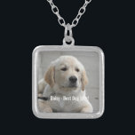Colar Banhado A Prata Foto e nome do cão de retenção do Ouro personaliza<br><div class="desc">Personalize este Ouro Retriever Dog com a foto e o nome do seu cão ou do seu filhote (ou outra foto/nome do animal de estimação ou da pessoa). O texto diz "Melhor Cachorro Alguma Vez" ou adiciona seu próprio texto - Nós amamos Daisy (nome do seu cachorro), aniversário do cachorro...</div>