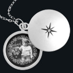 Colar Banhado A Prata Foto personalizada de quadro de Rico preto e branc<br><div class="desc">Design de fotograma elegante e simples.</div>