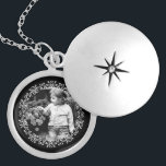 Colar Banhado A Prata Foto personalizada de quadro de Rico preto e branc<br><div class="desc">Design de fotograma elegante e simples.</div>