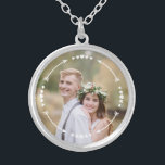 Colar Banhado A Prata Foto Romântica Moderna do Coração do Amor de Casam<br><div class="desc">Esta design moderna mostra sua foto favorita com um quadro de corações e setas #foto #photogifts #dom #jewelry #necklace #giftsforher #girly #love #romanticgifts #namorados #valentinesday #amor #romântico #coração</div>