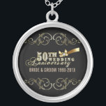 Colar Banhado A Prata Glamorous Glitter 50º Padrão de Aniversário de Cas<br><div class="desc">O famoso padrão do design de texto do aniversário de 50 anos de casamento sobre o fundo preto personalizado que você pode mudar no site. Diamantes falsos e sotaque cardíaco. Se precisar de ajuda para personalizar qualquer um dos meus designs, entre em contato com o designer do ArtOnWear. Formatação de...</div>