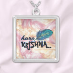 Colar Banhado A Prata "Hare Krishna" Peacock Feather Hindu<br><div class="desc">Apresentando o "Hare Krishna" Peacock Feather Hindu Silver Plated Necklace, uma graciosa expressão de fé e estilo. Este belo colar apresenta um delicado pingente adornado com um design de penas de pavão, simbolizando a presença divina de Lord Krishna. Feito de material prateado de alta qualidade, ele irradia elegância e significado...</div>