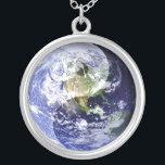 Colar Banhado A Prata Harmonia de Yin-Yang em nosso planeta<br><div class="desc">Criado com a esperança que nosso planeta/este mundo nós está vivendo trabalhará em mais da maneira de Tao que é equilibrada na harmonia de Yin-Yang.</div>