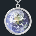 Colar Banhado A Prata Harmonia de Yin-Yang em nosso planeta<br><div class="desc">Criado com a esperança que nosso planeta/este mundo nós está vivendo trabalhará em mais da maneira de Tao que é equilibrada na harmonia de Yin-Yang.</div>