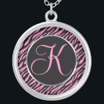 Colar Banhado A Prata Letra extravagante K do impressão cor-de-rosa da<br><div class="desc">Script a letra K no rosa em um fundo preto e cor-de-rosa do impressão da zebra.</div>