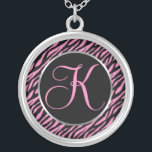 Colar Banhado A Prata Letra extravagante K do impressão cor-de-rosa da<br><div class="desc">Script a letra K no rosa em um fundo preto e cor-de-rosa do impressão da zebra.</div>