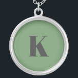 Colar Banhado A Prata Letra inicial | Monograma Modern Trendy Sage Green<br><div class="desc">Colar monograma simples,  na moda,  personalizado,  de letra inicial,  em tipografia moderna minimalista em cinzas escuras,  em verde-sábio. Um presente personalizado perfeito ou acessório de moda com um toque pessoal!</div>