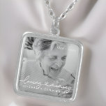 Colar Banhado A Prata Memorial de Foto Elegante Elegante de Memória Ama<br><div class="desc">Esta design simples e moderna é composta por tipografia serif e cursiva e adiciona uma foto personalizada.</div>