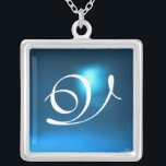 Colar Banhado A Prata Monograma de Gem Azul Sapphire<br><div class="desc">Design único e elegante com gemstone. Modelagem e renderização de enfermeiras muito precisas no 3D Studio Max por parte de Búlgaro Lumini .Part da série Hyper Talismans.</div>