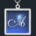 Colar Banhado A Prata Monograma de Gem Azul Sapphire<br><div class="desc">Design único e elegante com gemstone. Modelagem e renderização de enfermeiras muito precisas no 3D Studio Max por parte de Búlgaro Lumini .Part da série Hyper Talismans.</div>