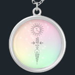 Colar Banhado A Prata *~* Mulher do Massage - Lua Sun Nirvana Yoga Reiki<br><div class="desc">Colar de novo colar espiritual espiritual de prata quadrada. * Aumento de energia - símbolo de geometria sagrada do coSMIC Eethial COSMIC - Pastel macio - que mostra o caminho para Iluminismo e Nirvana. Vocês notarão que este design pode se comunicar com vocês em um nível muito profundo. O fundo...</div>