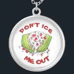 Colar Banhado A Prata Não me deixe sair com o Engraçado Iceberg Lettuce<br><div class="desc">A ilustração apresenta uma salada de cunha de icebergue clássica, tocada com queijo curativo, migalhas de queijo, bacon, tomate e cebolinho. Um grampeador de cardápio de restaurante! Ideal para o seu alimento favorito. Este design também está disponível em outros produtos. Muitas comidas adicionais de ilustrações temáticas também estão disponíveis neste...</div>