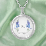 Colar Banhado A Prata Nascimento Mês Flor Julho Larkspur<br><div class="desc">Flor do mês de nascimento julho Larkspur necklace com uma ilustração de uma flor de larkspur. Abaixo da flor, o nome é escrito em uma fonte na moda. Abaixo do nome, ele diz "Julho - Larkspur", indicando que o mês de nascimento do dono é julho e que sua flor de...</div>