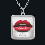 Colar Banhado A Prata Nome à moda do monograma da beleza retro vermelha<br><div class="desc">Do nome à moda do monograma da beleza retro vermelha dos lábios design original e personalizado - para você.</div>